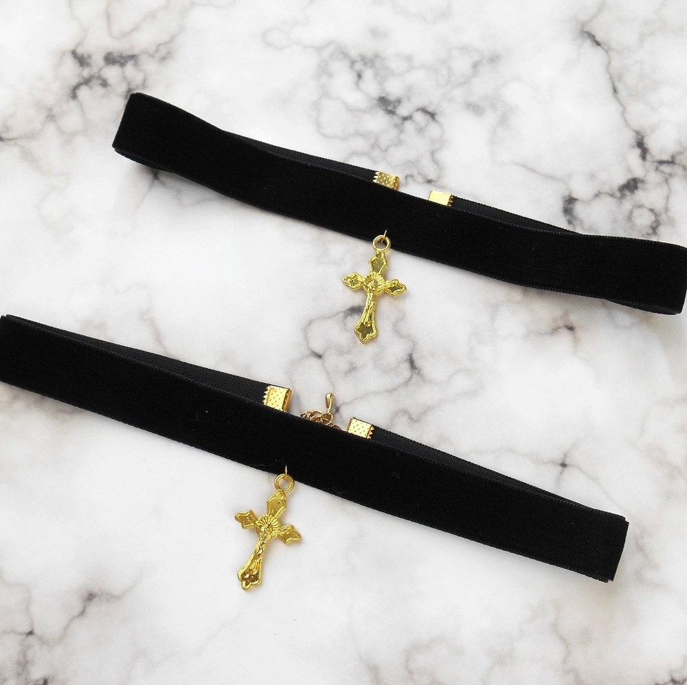 New Velvet Cross Choker